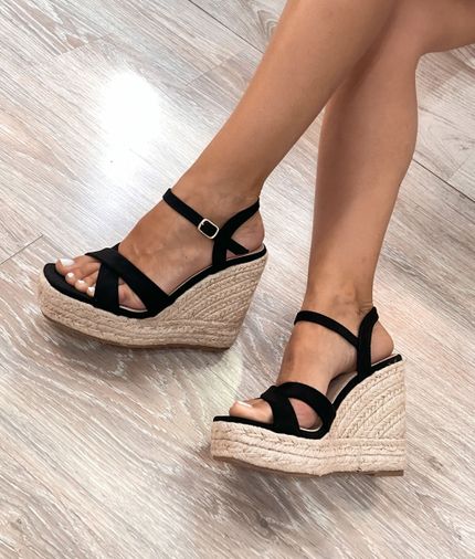 Cuñas cruzadas negras