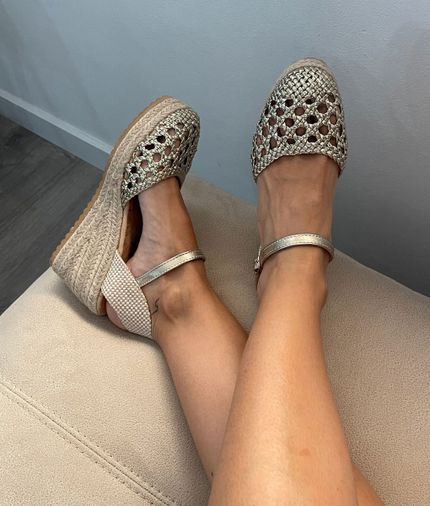 Cuñas trenzadas oro